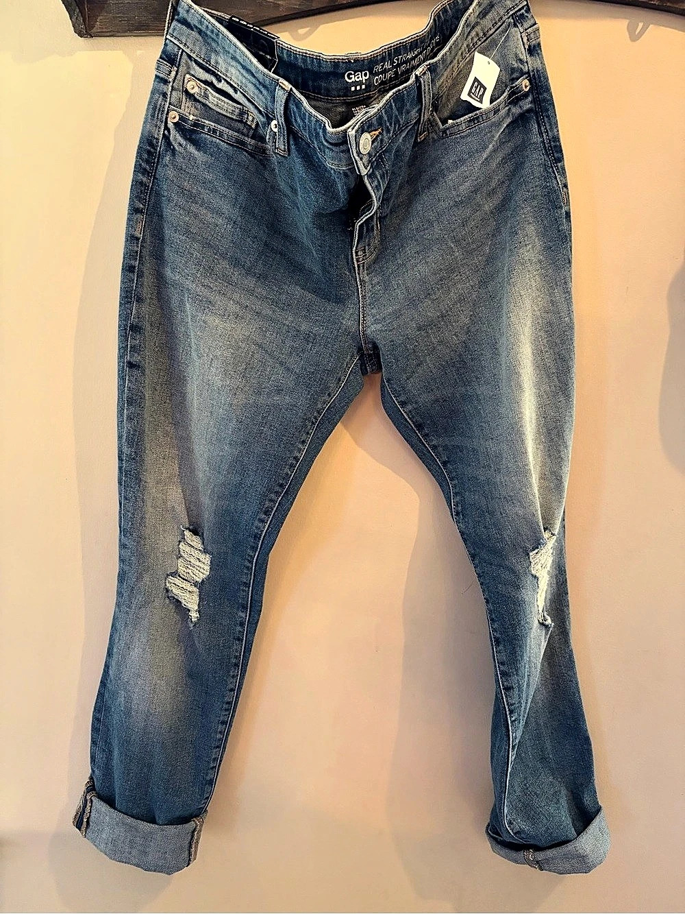 NWT Gap Real Straight Fit Distressed Jeans Size 8/29R Medium Wash